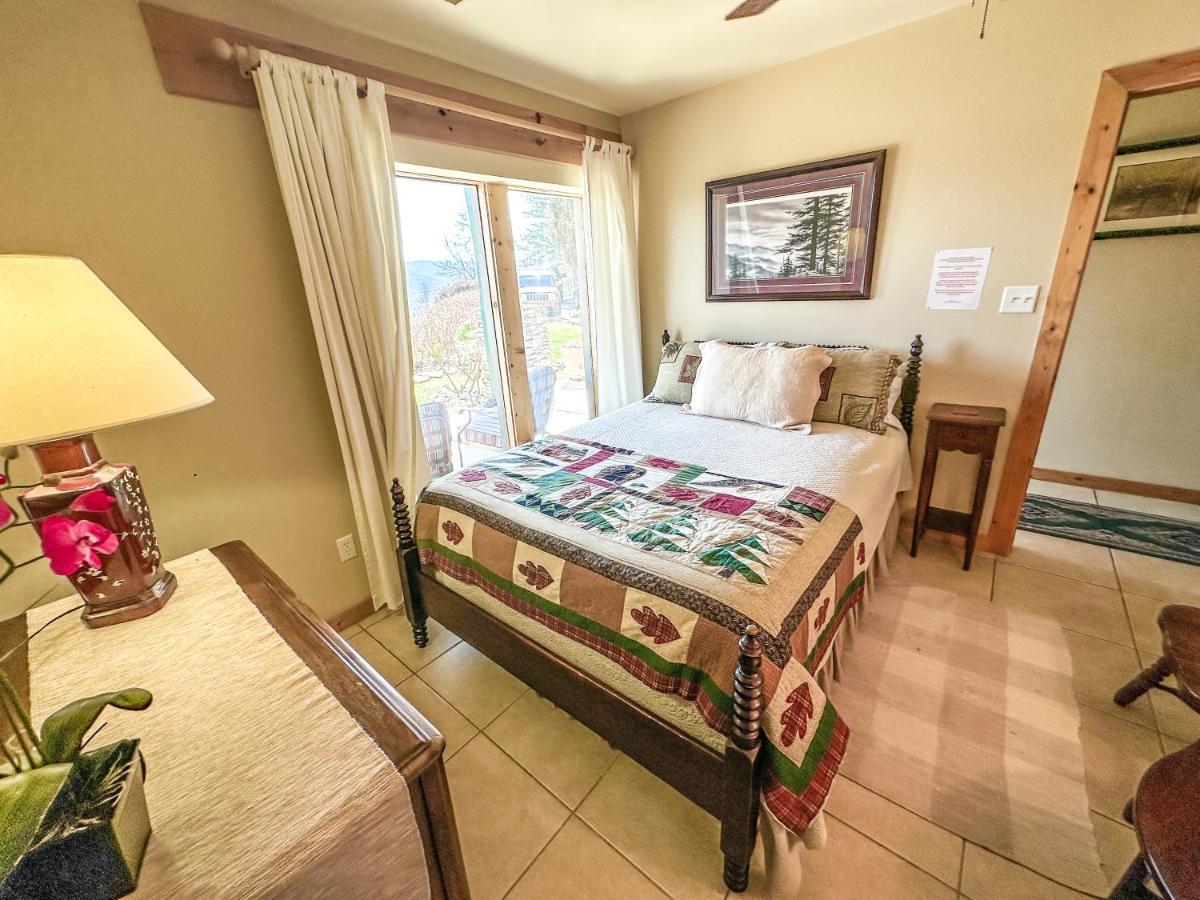 סביירוויל Tanasi Lodge - Reunions, Retreats, Weddings, Family Getaways מראה חיצוני תמונה